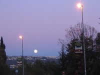 Following photos are to illustrate how big did the moon look that evening